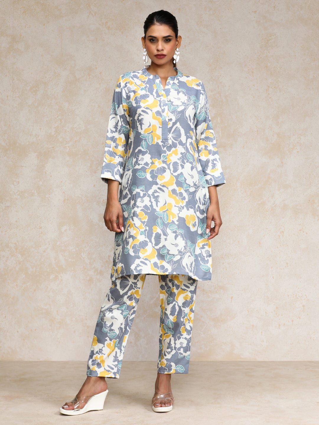 KSUT Women Abstract Printed Apple Hem Kurta with Trouser Coord Set