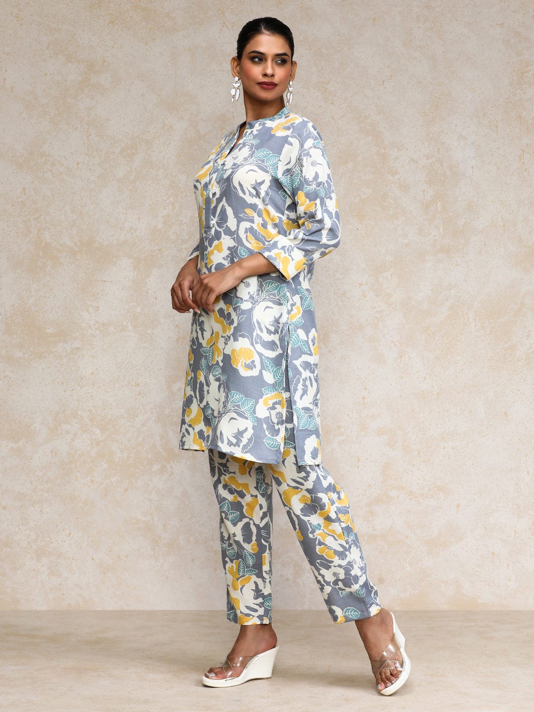 KSUT Women Abstract Printed Apple Hem Kurta with Trouser Coord Set