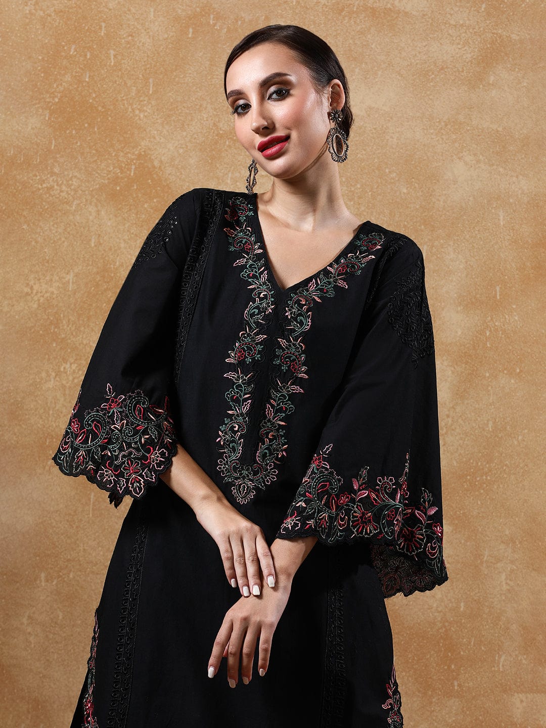 The Kurti Collection Women Thread Embroidered V-Neck Pure Cotton Kurta Sets