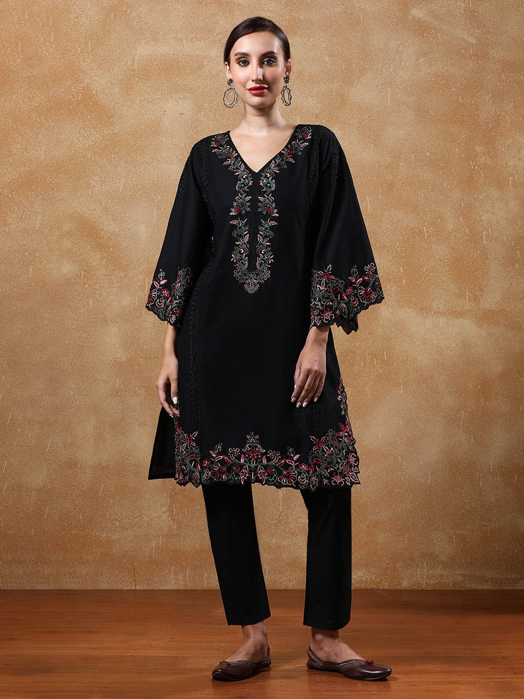 The Kurti Collection Women Thread Embroidered V-Neck Pure Cotton Kurta Sets