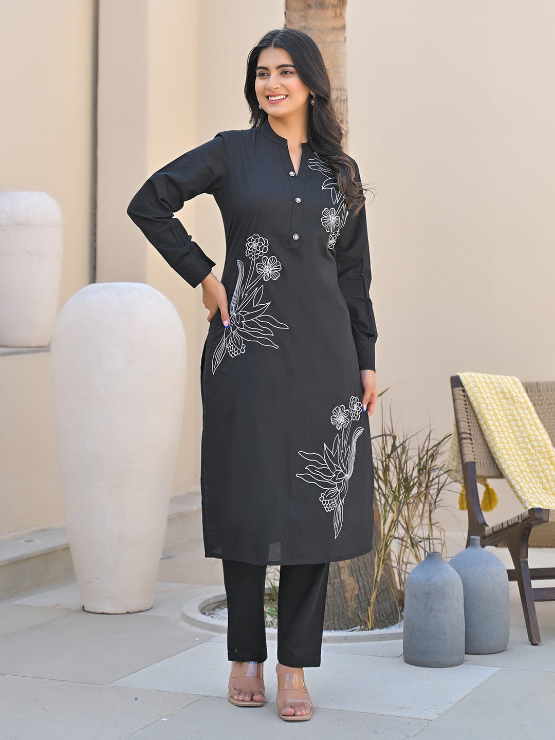 The Kurti Collection Women Floral Motif Thread Embroidered Kurta with Trouser