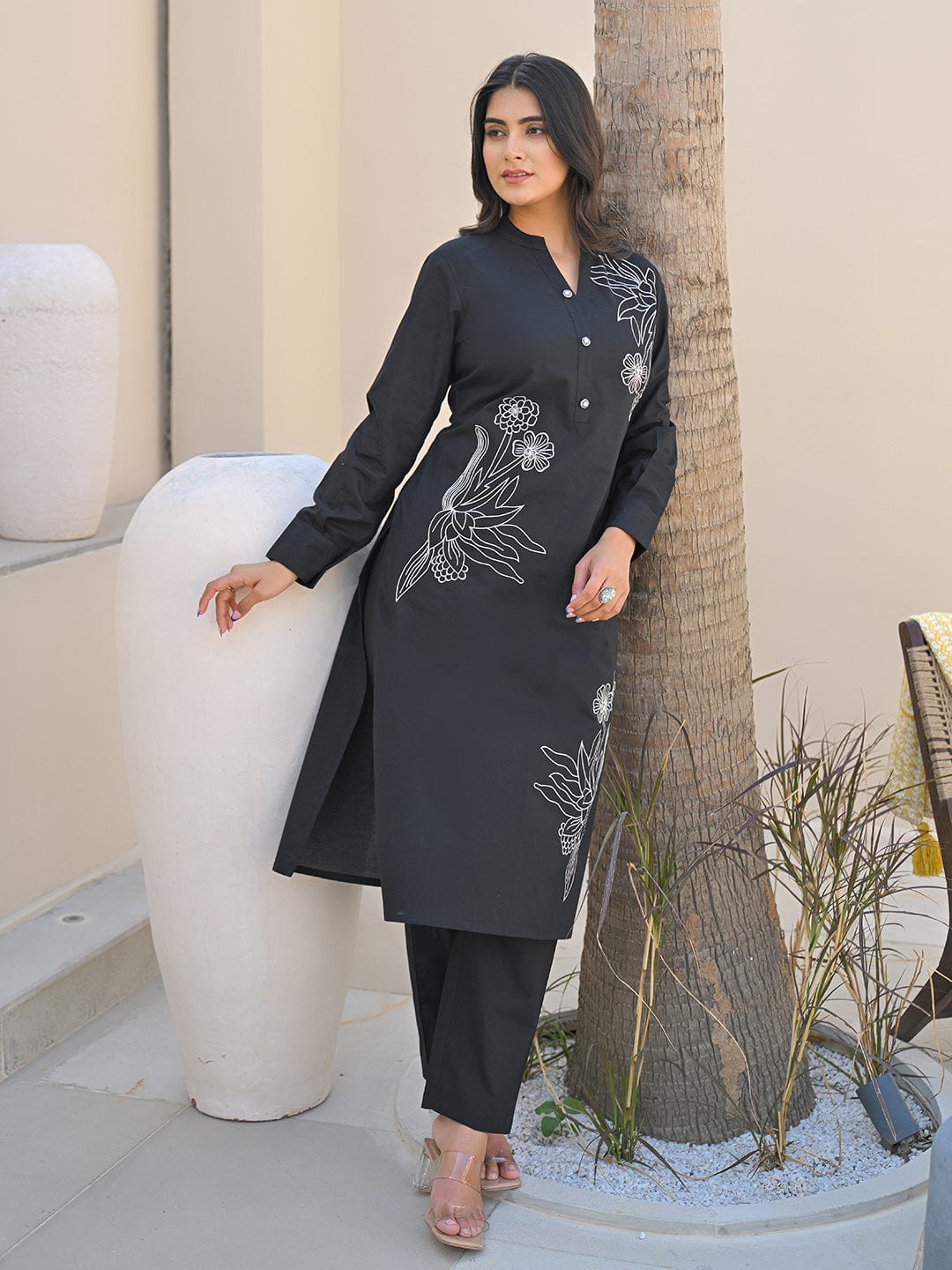 The Kurti Collection Women Floral Motif Thread Embroidered Kurta with Trouser