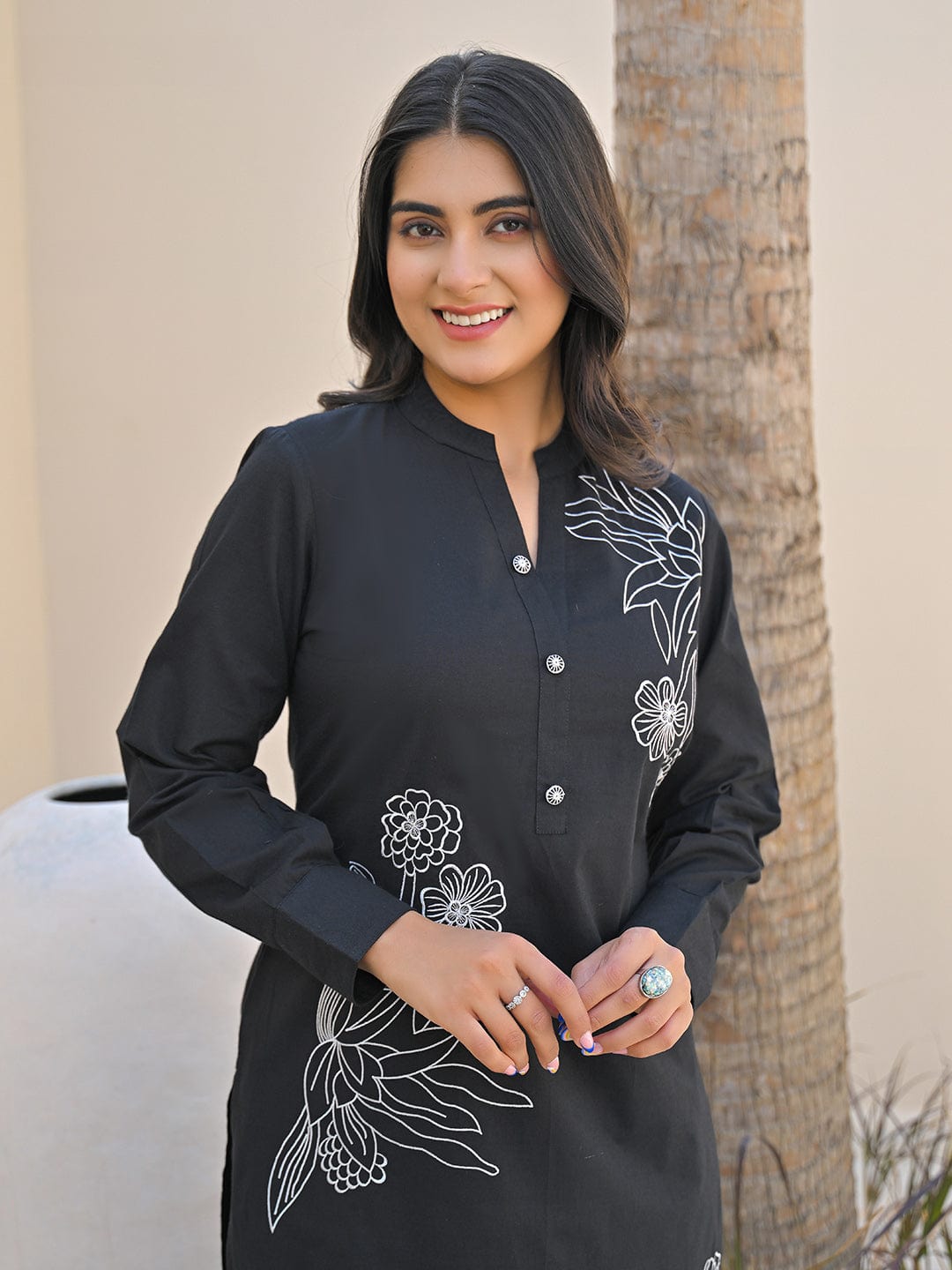 The Kurti Collection Women Floral Motif Thread Embroidered Kurta with Trouser