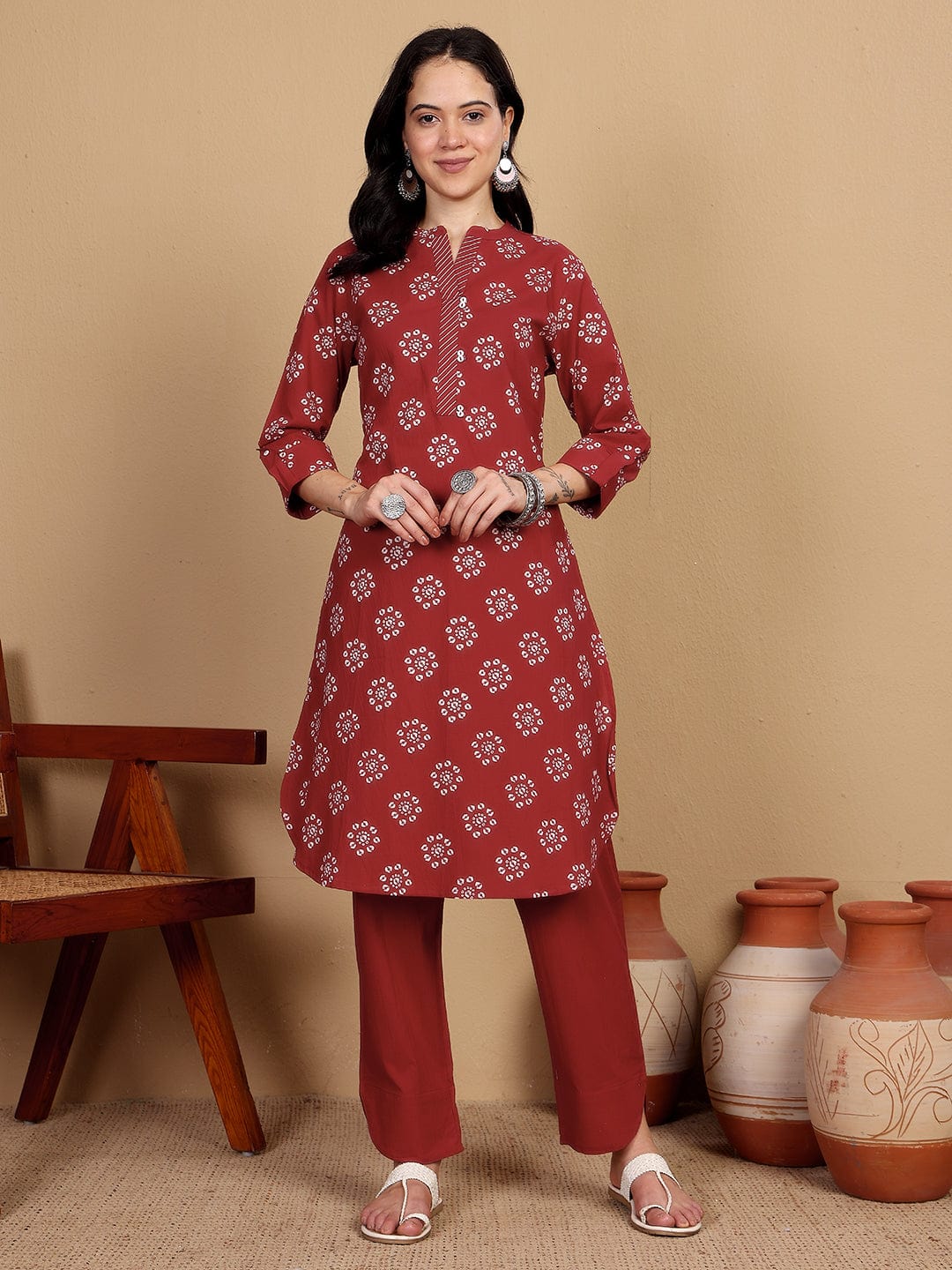 KSUT Women Printed Kurta With Thread Details On Neck Paired With Solid Trousers