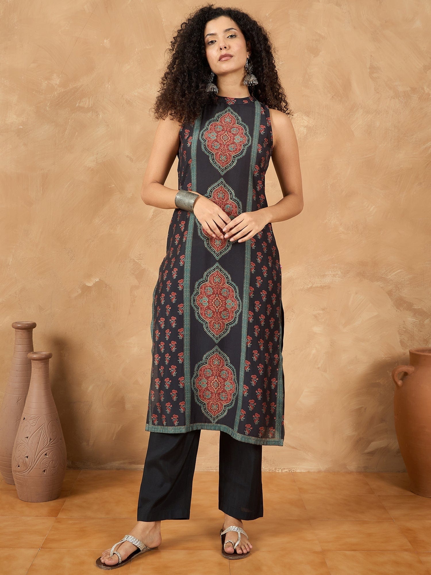 The Kurti Collection Women Sleeveless Panelled Floral Print Straight Fit Kurta Paired With Solid Trousers