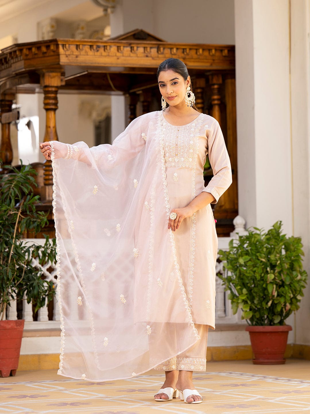 The Kurti Collection Women Peach Thread Embroidered Kurta With Tonal Bottom And Organza Dupatta