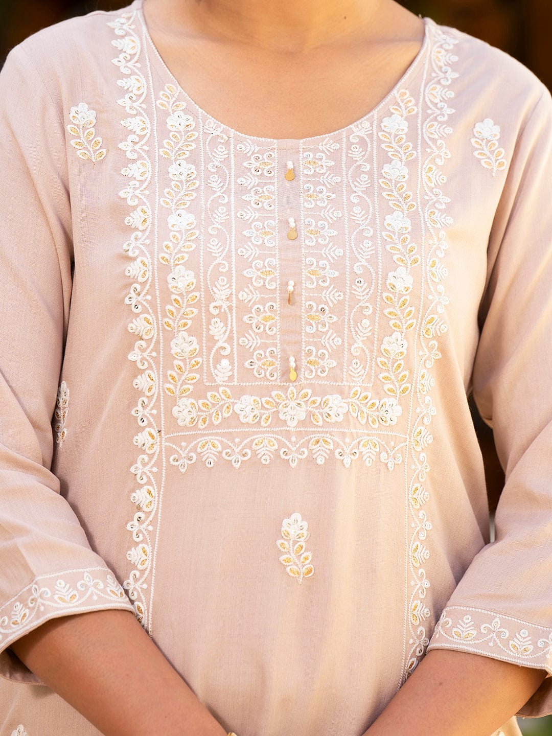 The Kurti Collection Women Peach Thread Embroidered Kurta With Tonal Bottom And Organza Dupatta