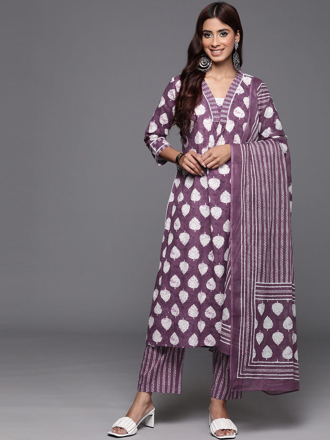 The Kurti Collection Women Floral Printed Straight Kurta With Tonal Printed Bottom And Dupatta