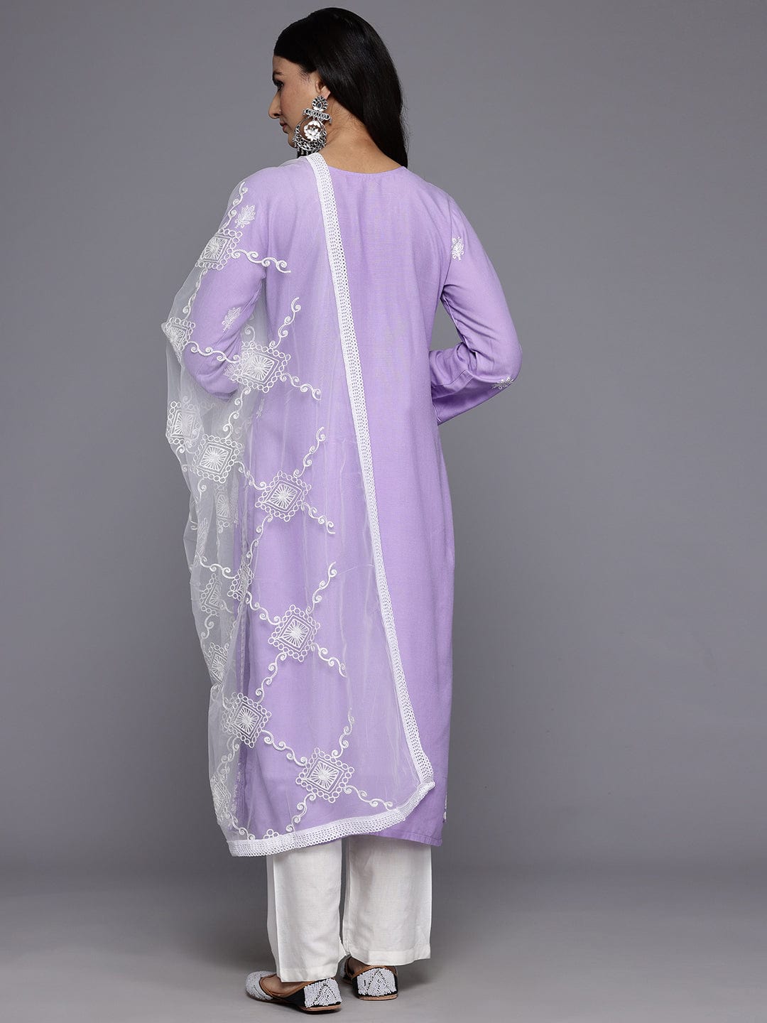 The Kurti Collection Women Lavender Floral Thread Embroidered Straight Kurta Paired With White Bottom And White Embroidered Dupatta