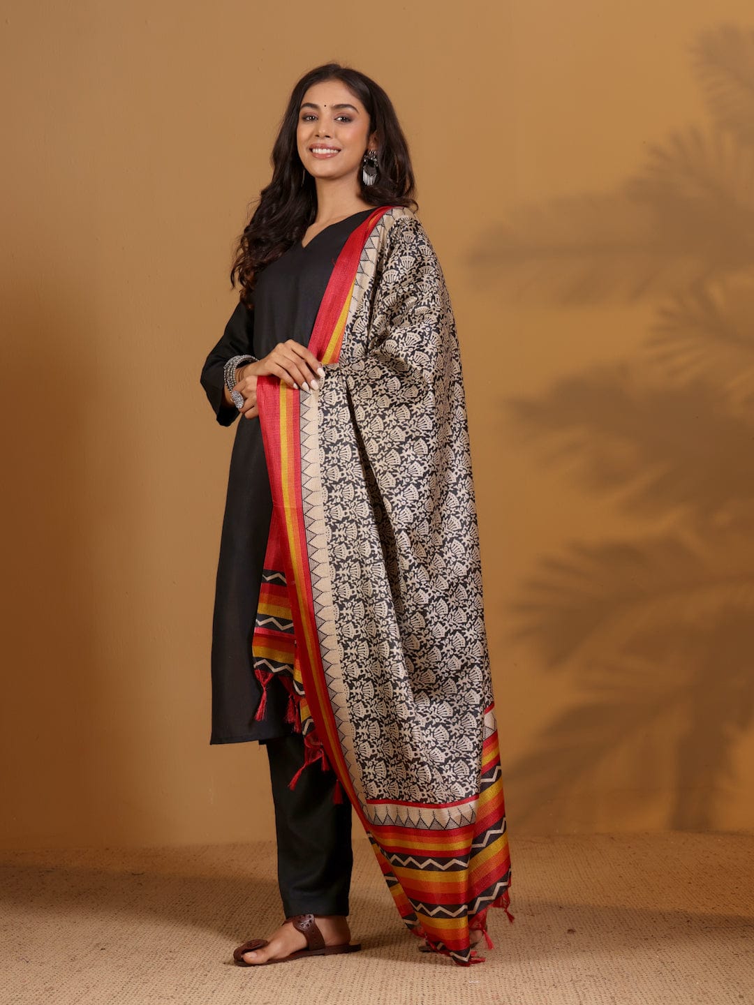 The Kurti Collection Women V Neck Kurta With Trouser And Printed Dupatta