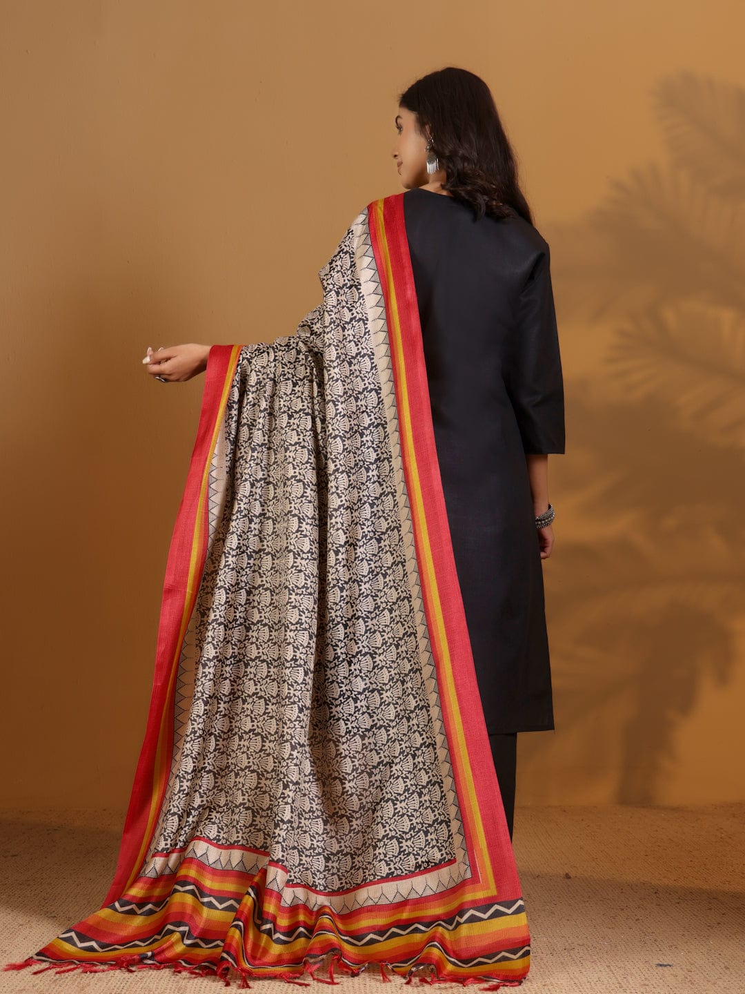 The Kurti Collection Women V Neck Kurta With Trouser And Printed Dupatta