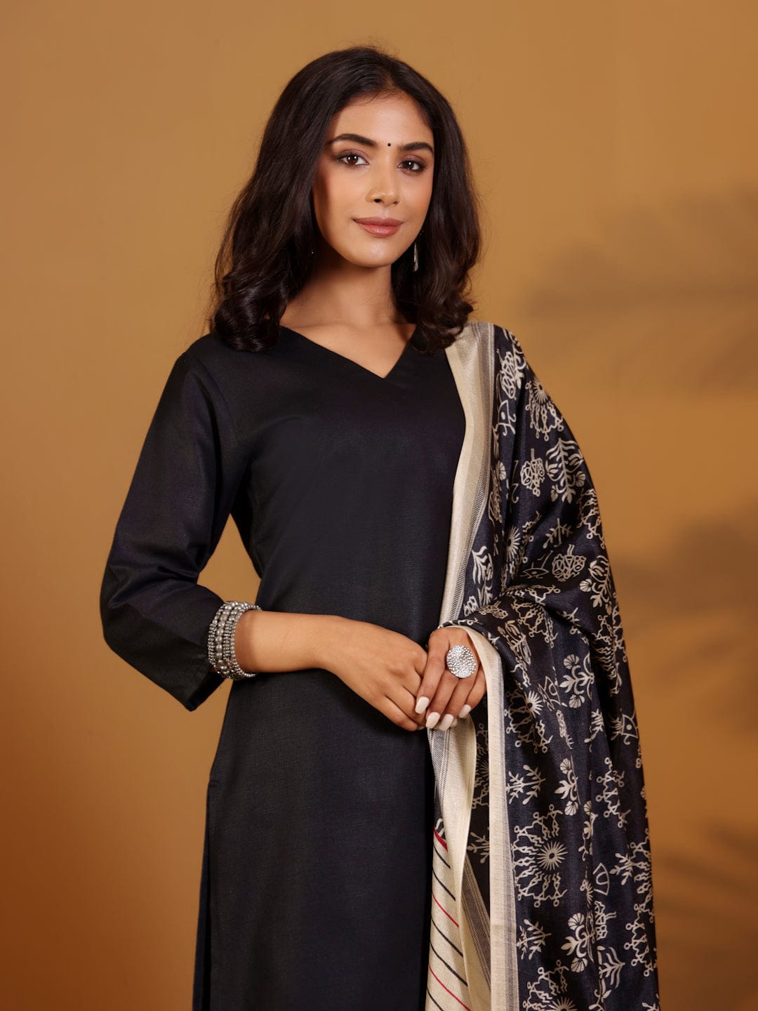 The Kurti Collection Women V Neck Kurta With Trouser And Printed Dupatta