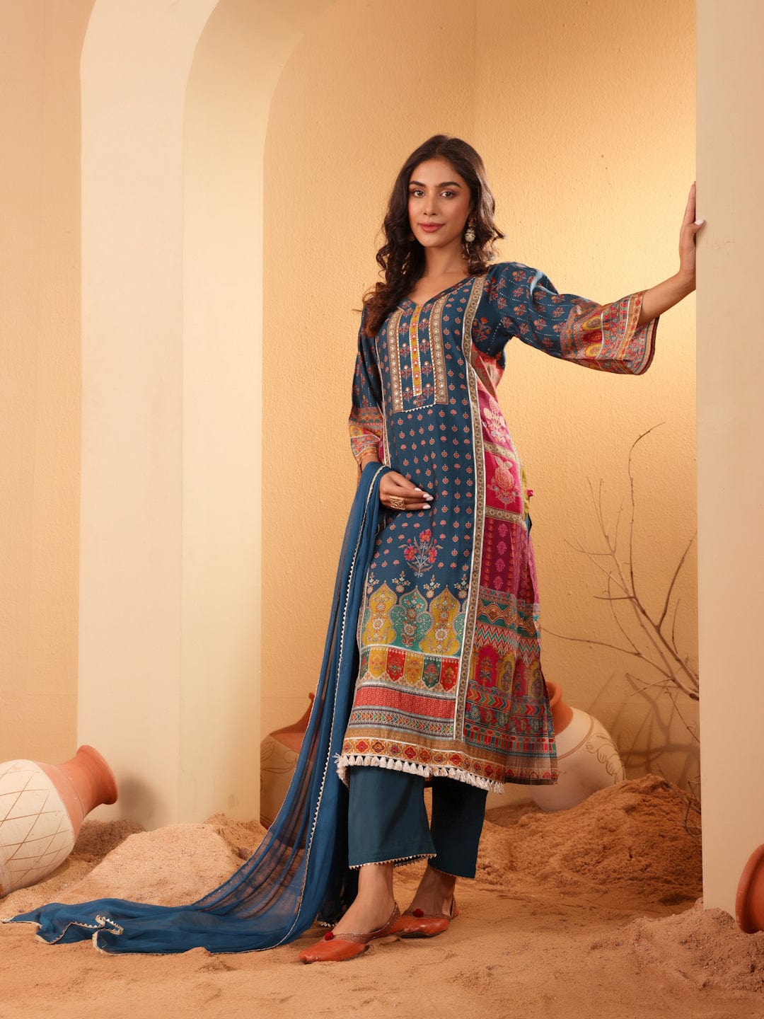 The Kurti Collection Women Teal Blue Ethnic Printed Straight Kurta With Trouser