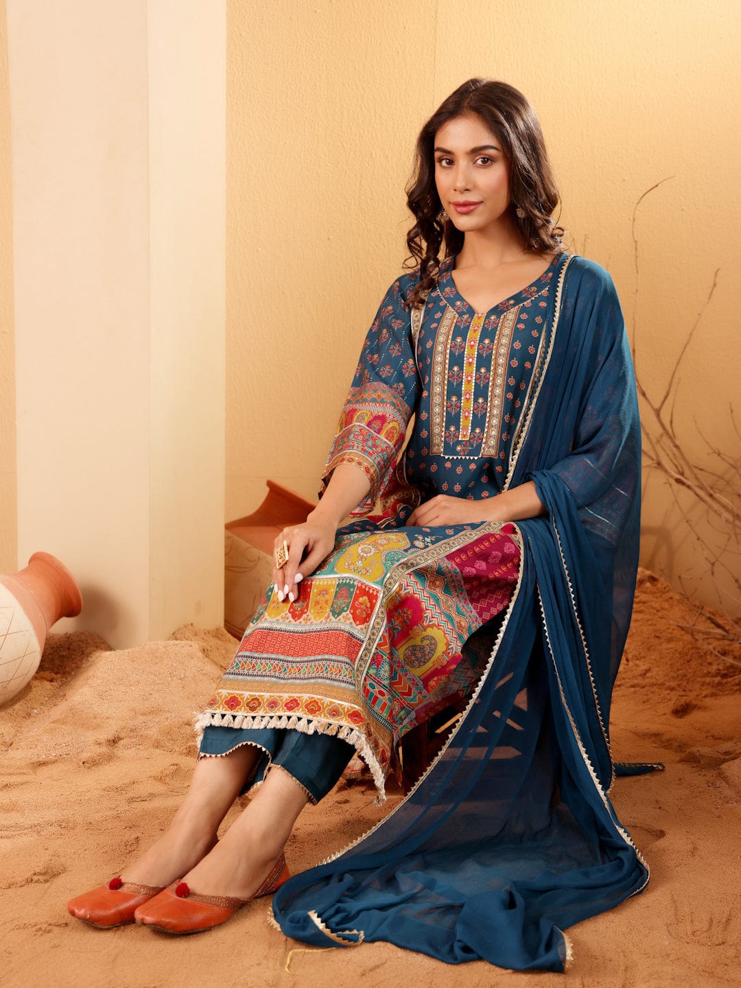 The Kurti Collection Women Teal Blue Ethnic Printed Straight Kurta With Trouser