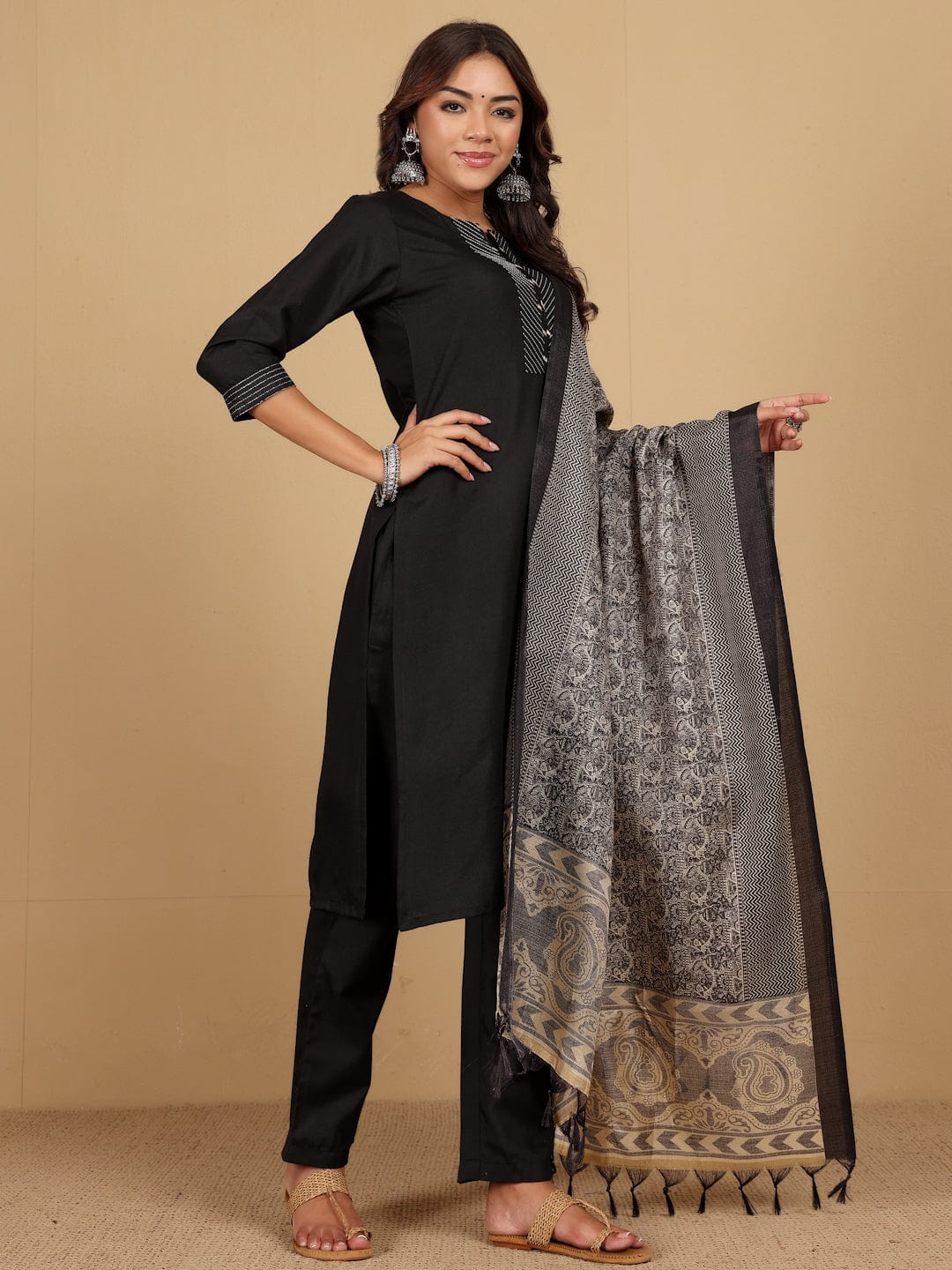 The Kurti Collection The Kurti Collection Women Thread Embroidered Yoke Kurta With Trouser & Jacquard Dupatta