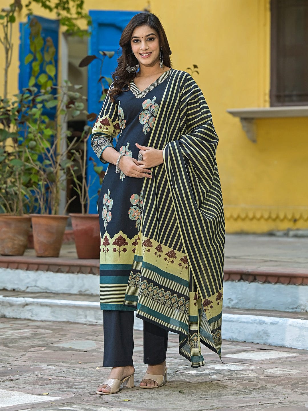 Women The Kurti Collection Blue Jaipuri Printed kurta with Trouser & Dupatta