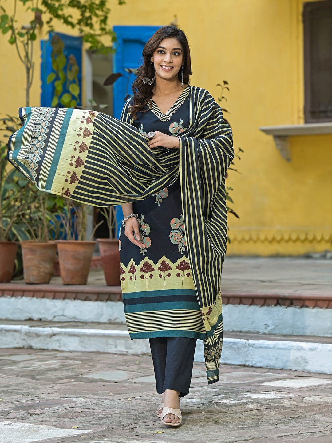 Women The Kurti Collection Blue Jaipuri Printed kurta with Trouser & Dupatta