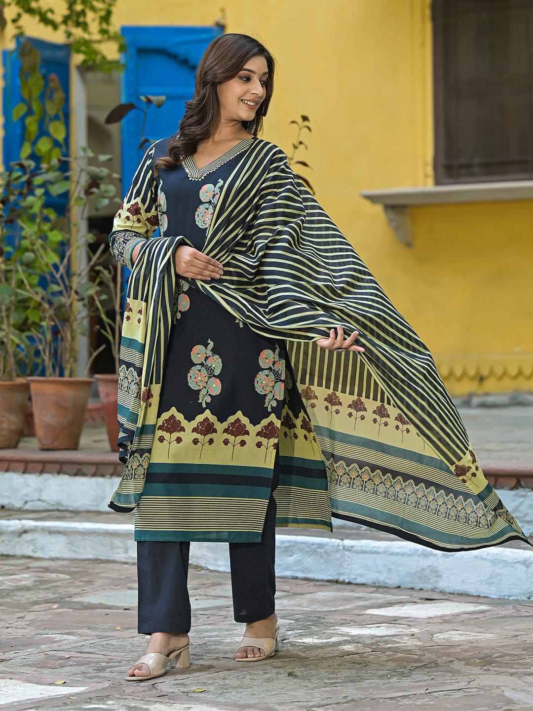 Women The Kurti Collection Blue Jaipuri Printed kurta with Trouser & Dupatta
