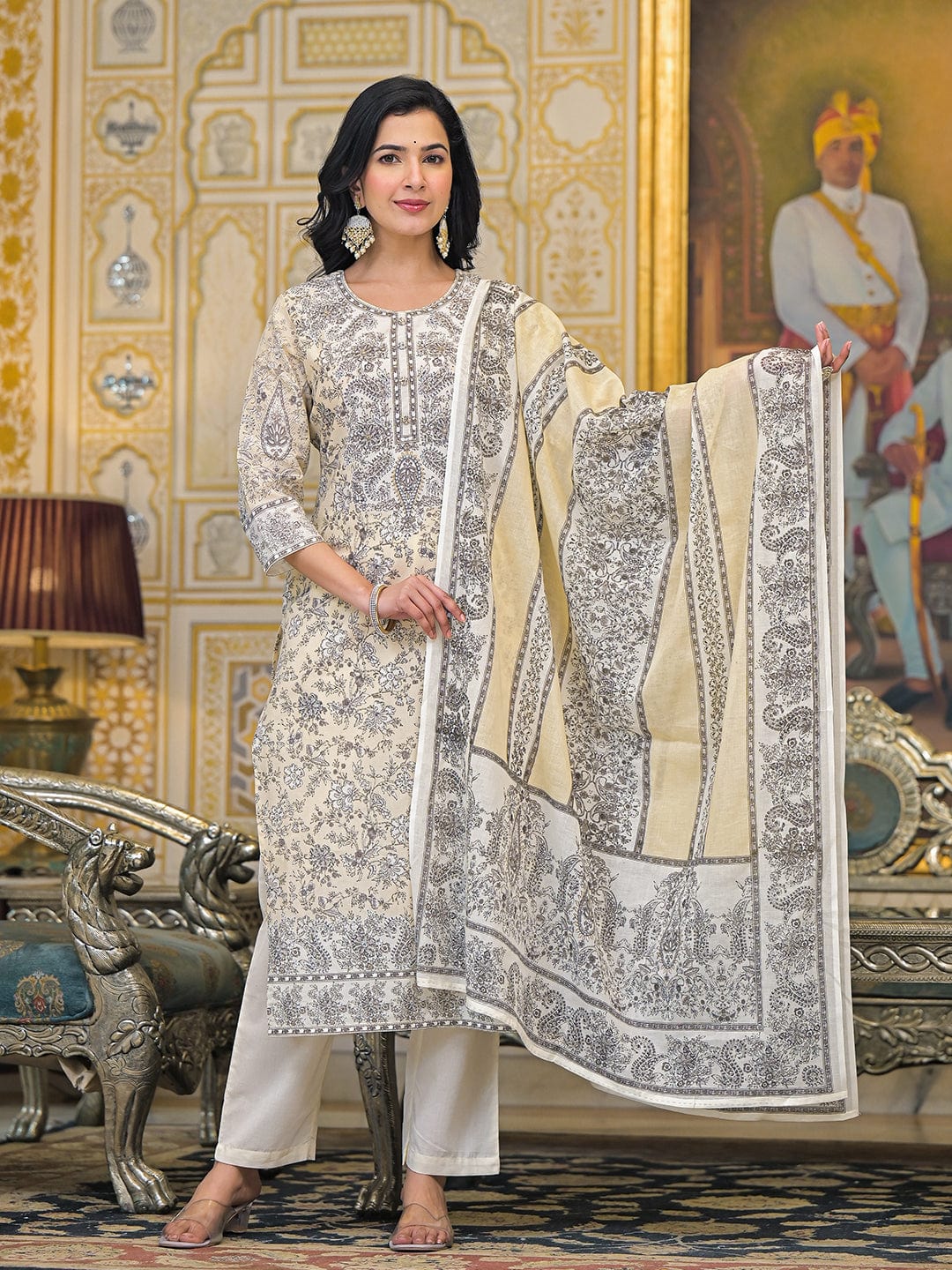 The Kurti Collection Women Floral & Paisely Printed Kurta With Trouser & Dupatta