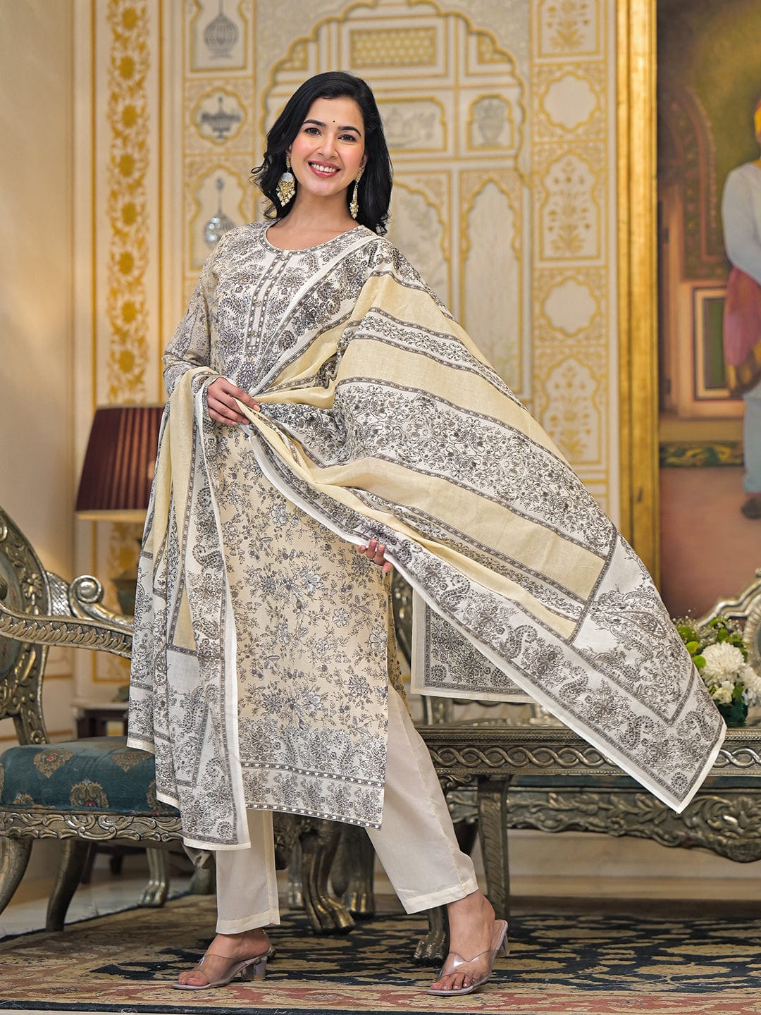The Kurti Collection Women Floral & Paisely Printed Kurta With Trouser & Dupatta