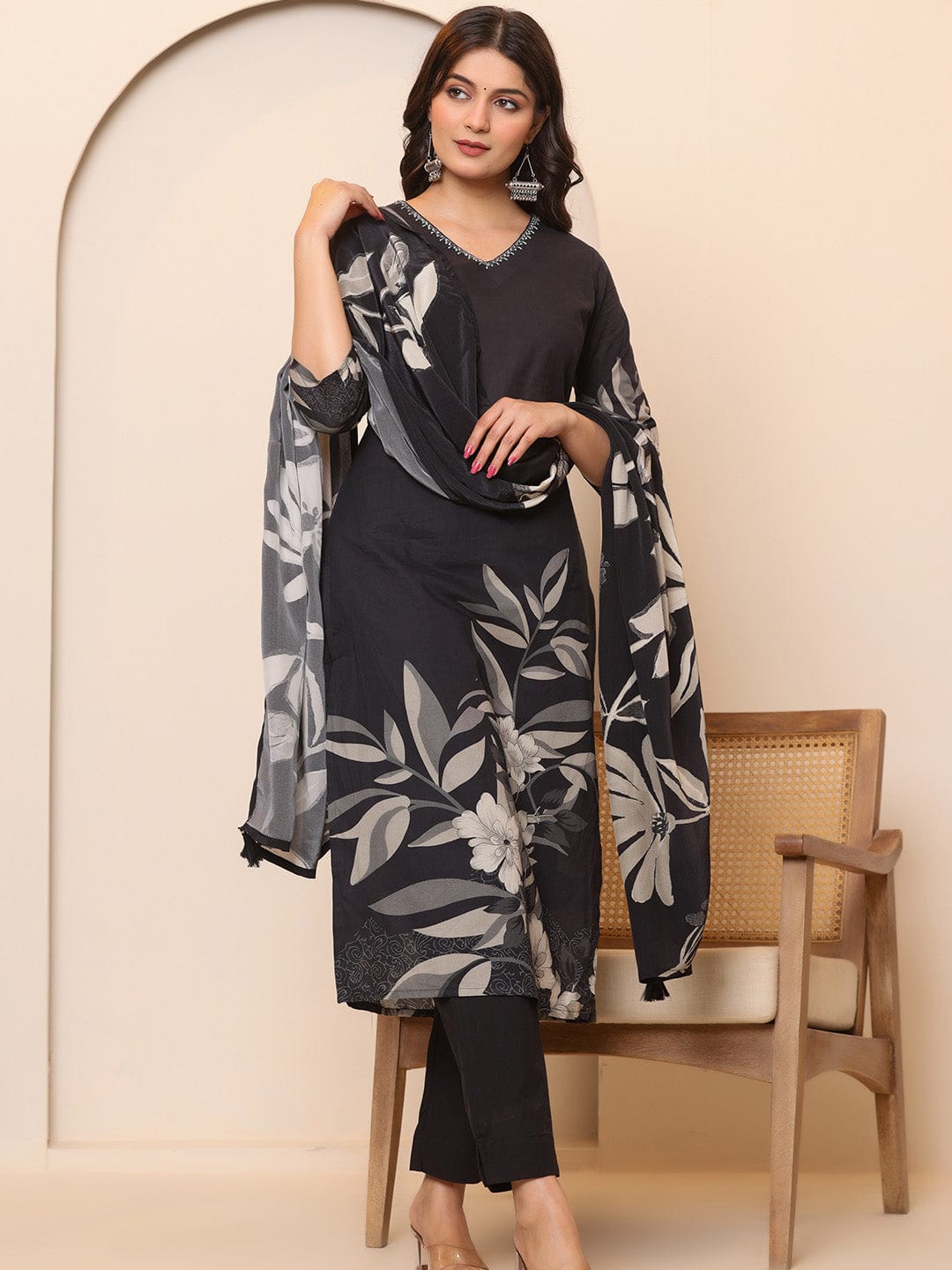 The Kurti Collection Women Floral Placement Printed V Neck Thread Embroidered Kurta With Trouser & Dupatta
