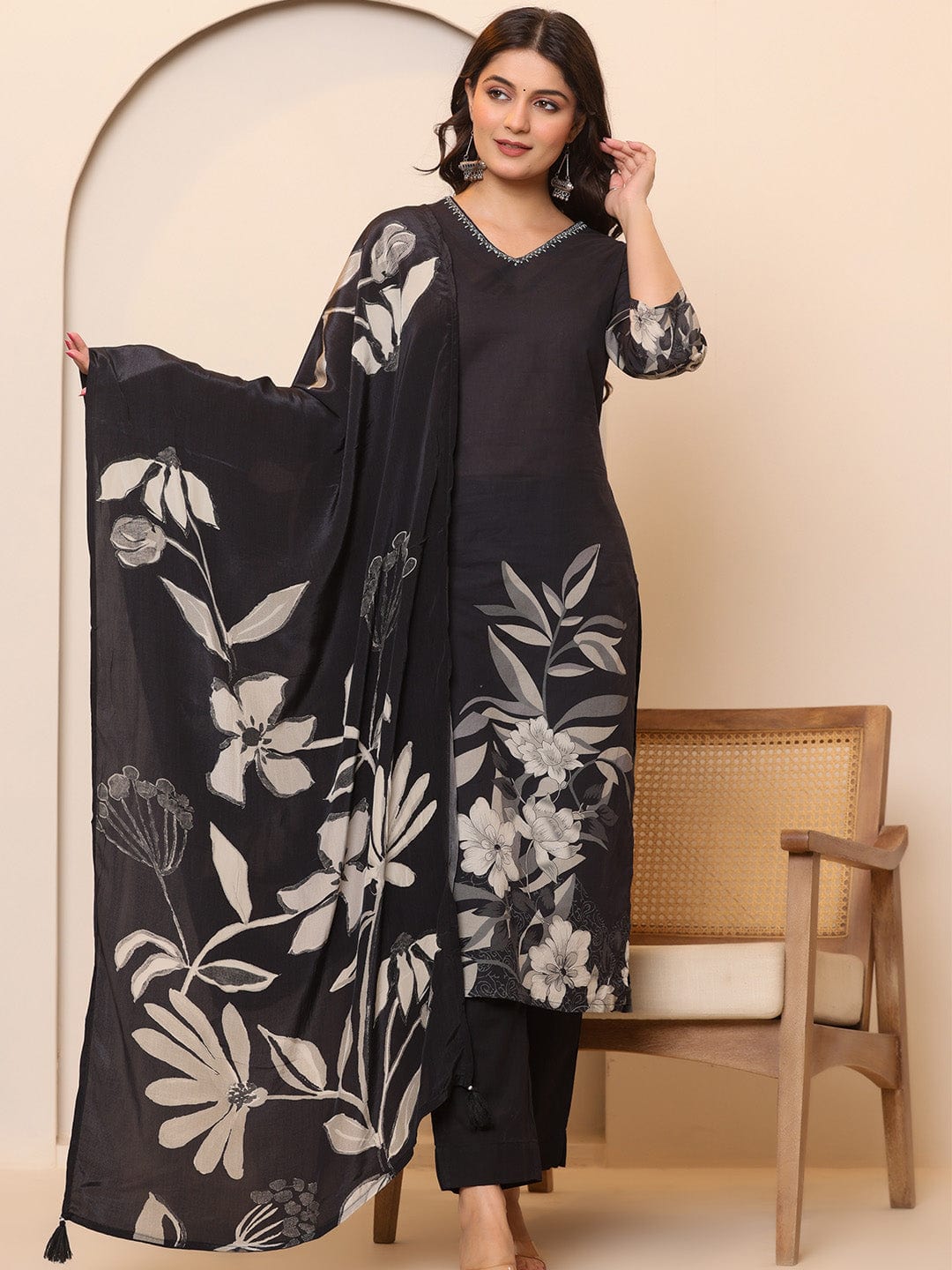 The Kurti Collection Women Floral Placement Printed V Neck Thread Embroidered Kurta With Trouser & Dupatta