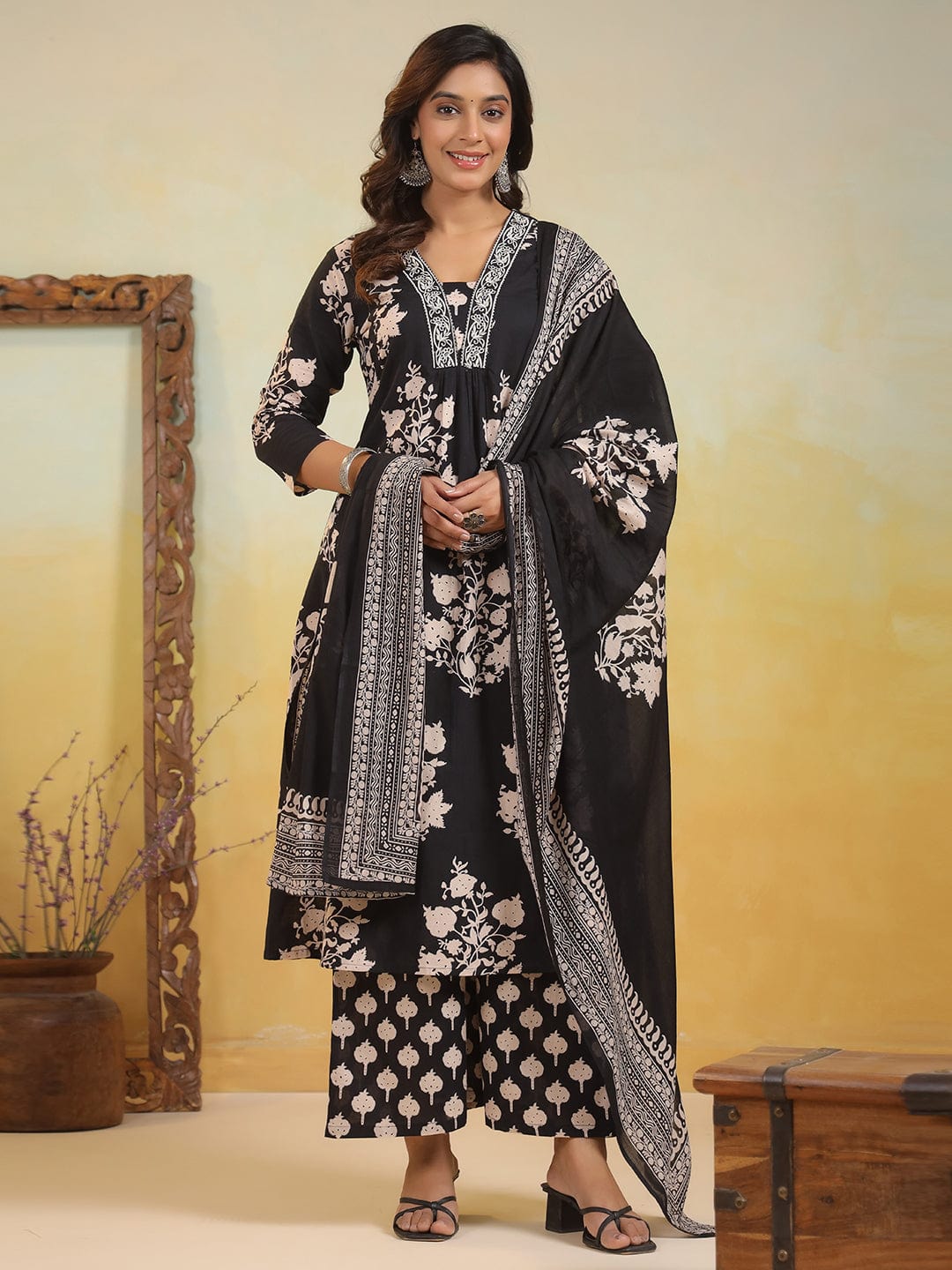 The Kurti Collection Women Ethnic Floral Printed V Neck Kurta With Trouser & Dupatta