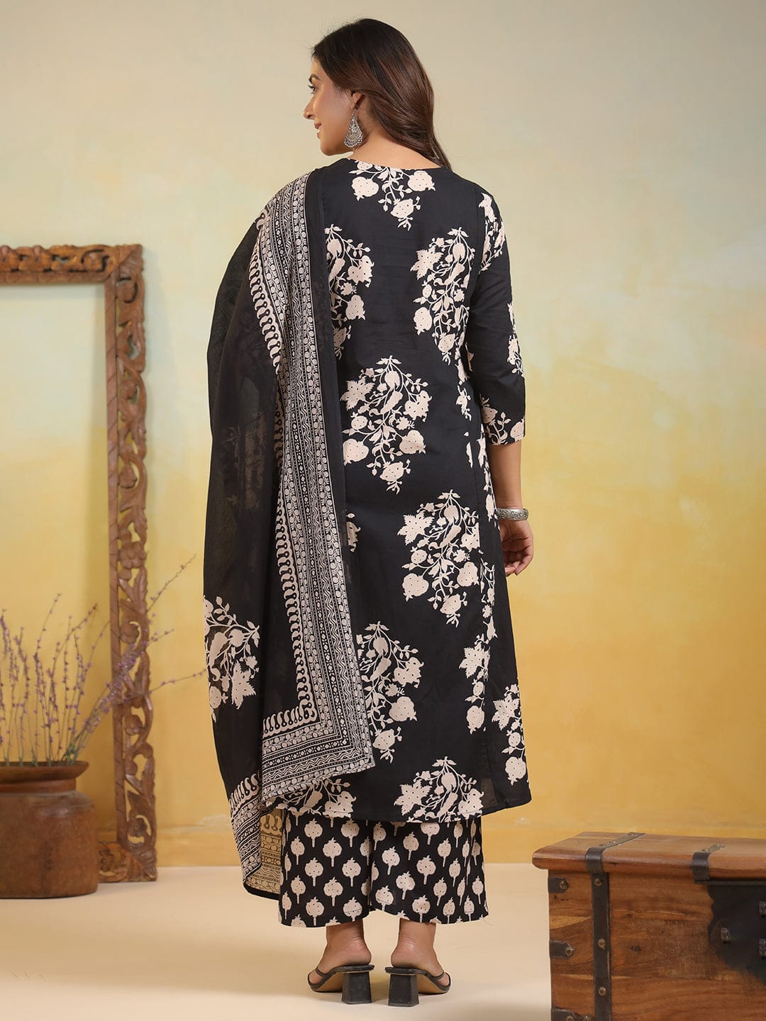 The Kurti Collection Women Ethnic Floral Printed V Neck Kurta With Trouser & Dupatta