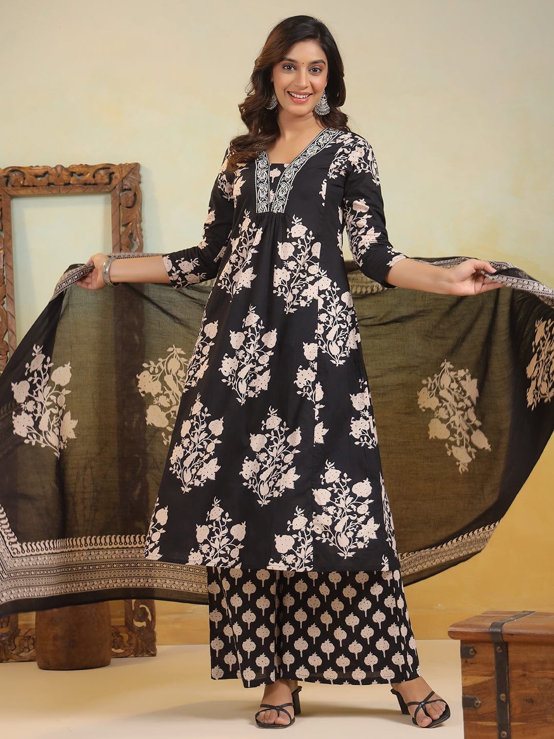 The Kurti Collection Women Ethnic Floral Printed V Neck Kurta With Trouser & Dupatta