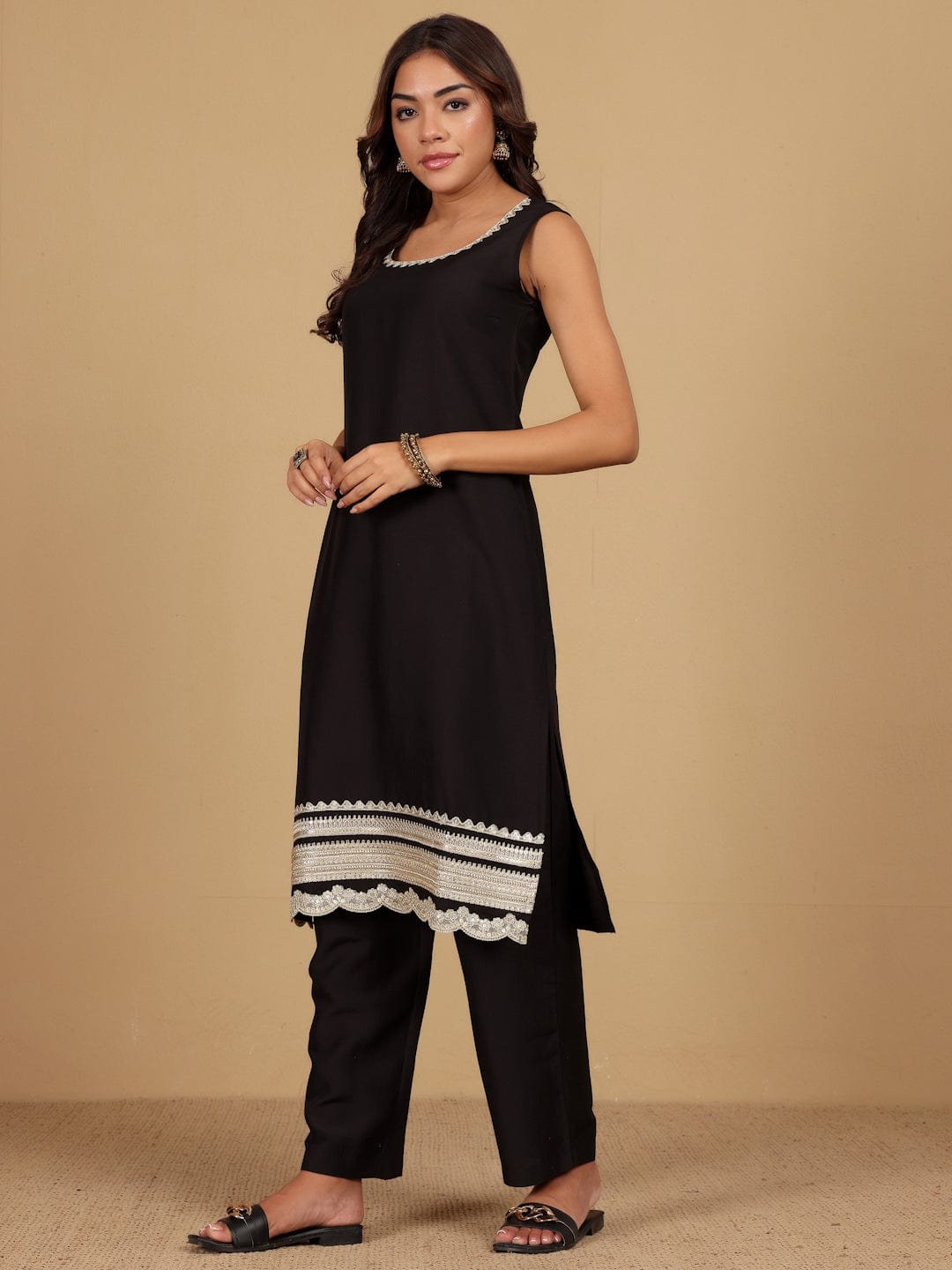 The Kurti Collection Women Round Neck Sleeveless Kurta With Trouser & Dupatta
