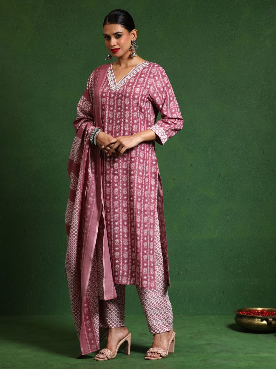 The Kurti Collection Women Floral Printed V Neck Kurta with Trouser & Dupatta