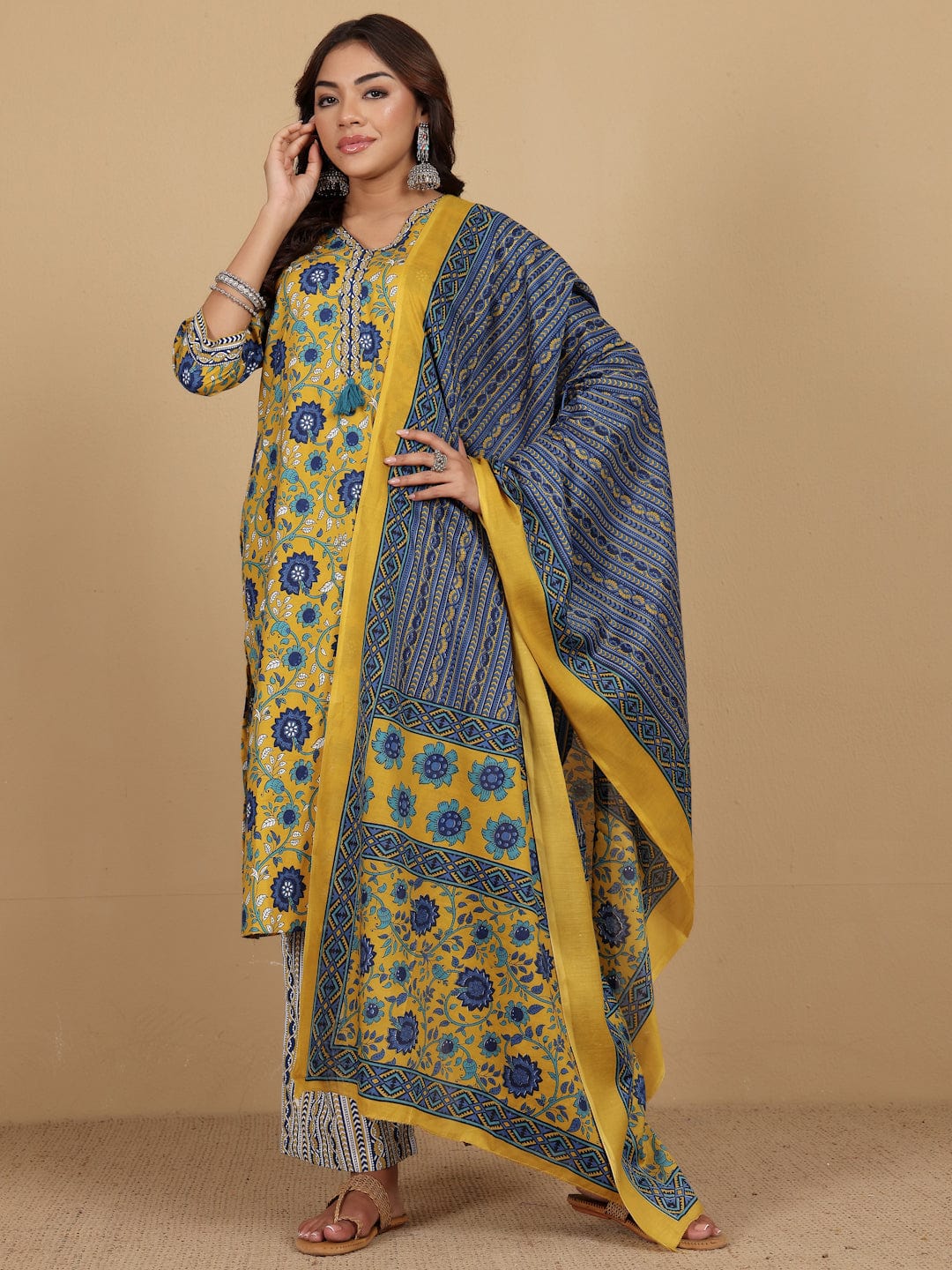 The Kurti Collection Women Ethnic Floral Printed V Neck Kurta withTrouser & Dupatta