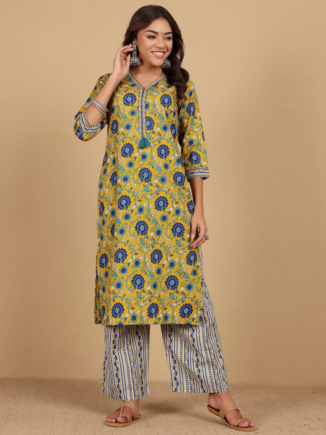 The Kurti Collection Women Ethnic Floral Printed V Neck Kurta withTrouser & Dupatta