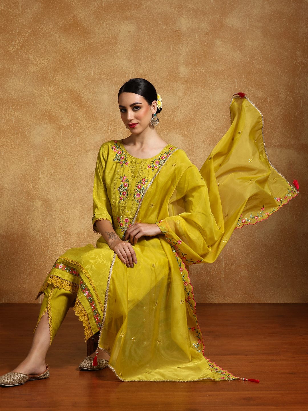 The Kurti Collection Women Floral Motif Thread Embroidered Yoke Kurta with Trouser & Dupatta