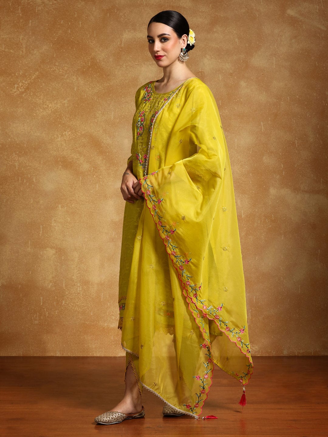 The Kurti Collection Women Floral Motif Thread Embroidered Yoke Kurta with Trouser & Dupatta