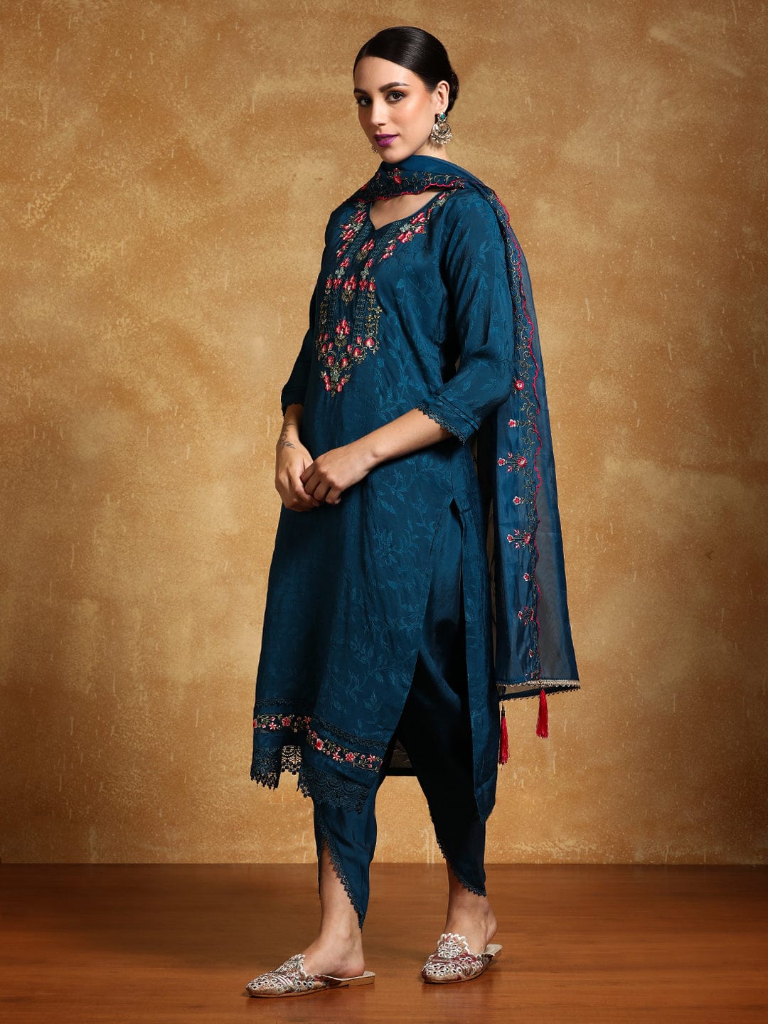 The Kurti Collection Women Floral Motif Thread Embroidered Yoke Kurta with Trouser & Dupatta
