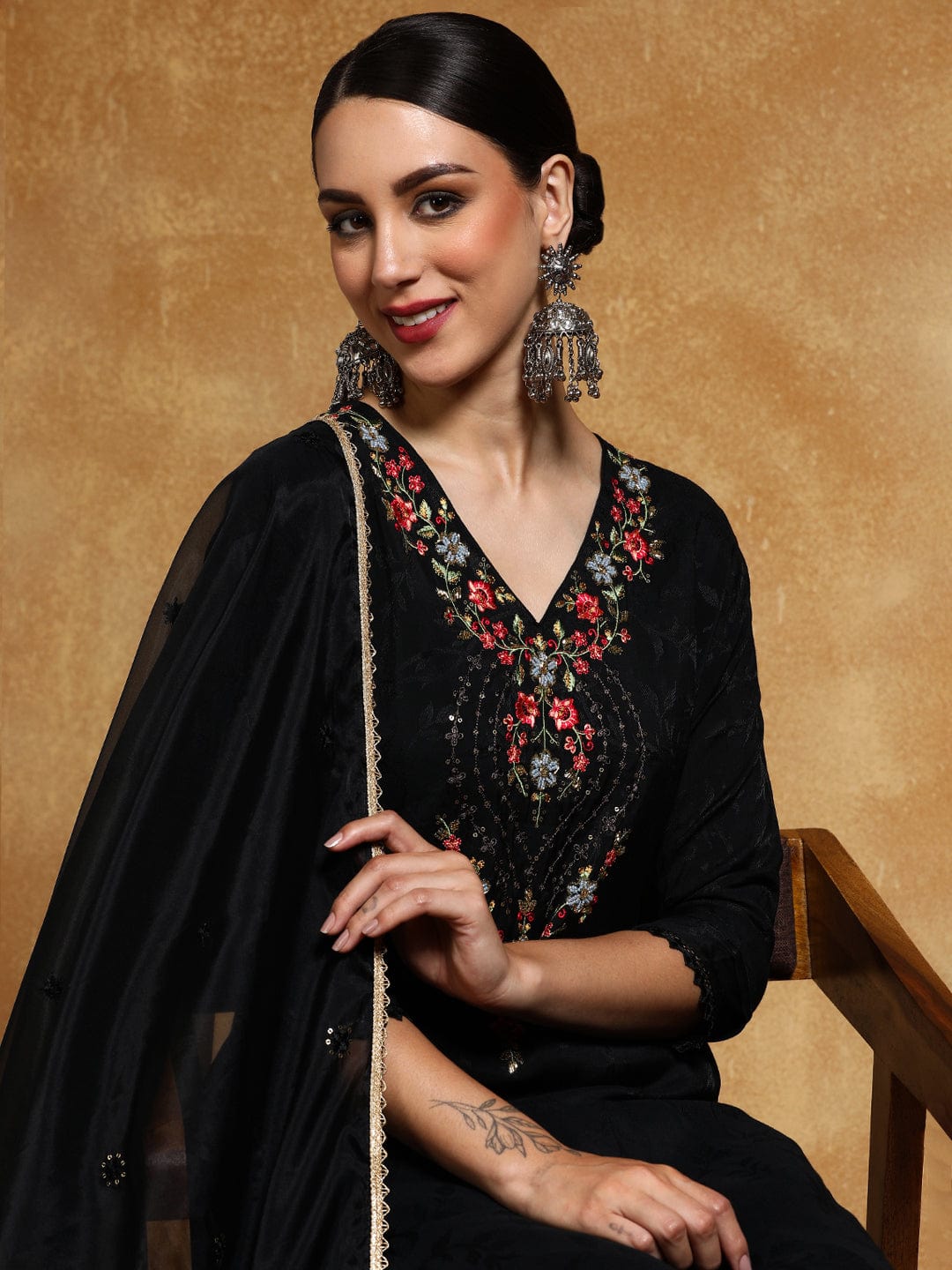 The Kurti Collection Women Floral Motif Thread Embroidered Yoke Kurta with Trouser & Dupatta