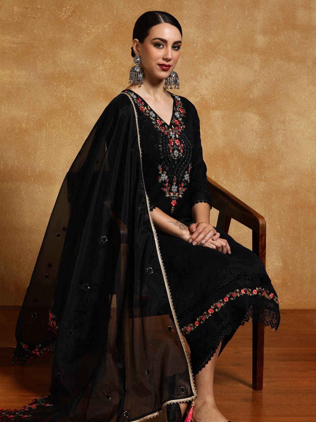 The Kurti Collection Women Floral Motif Thread Embroidered Yoke Kurta with Trouser & Dupatta