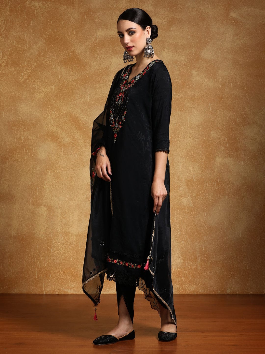 The Kurti Collection Women Floral Motif Thread Embroidered Yoke Kurta with Trouser & Dupatta