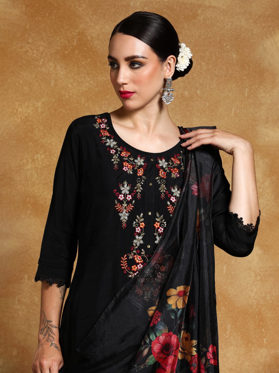 The Kurti Collection Women Floral Motif Thread Embroidered Yoke Kurta with Trouser & Dupatta