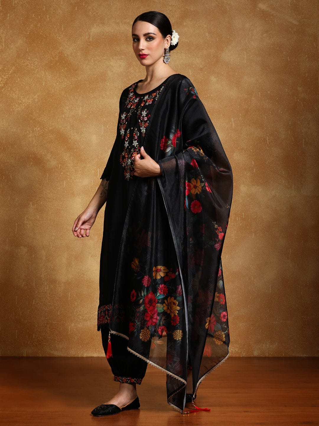 The Kurti Collection Women Floral Motif Thread Embroidered Yoke Kurta with Trouser & Dupatta