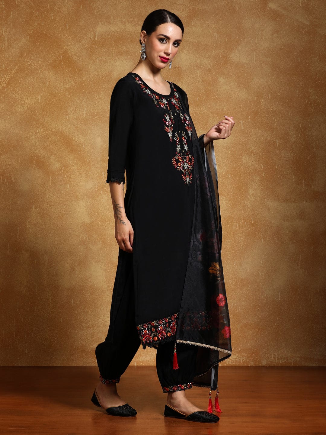 The Kurti Collection Women Floral Motif Thread Embroidered Yoke Kurta with Trouser & Dupatta