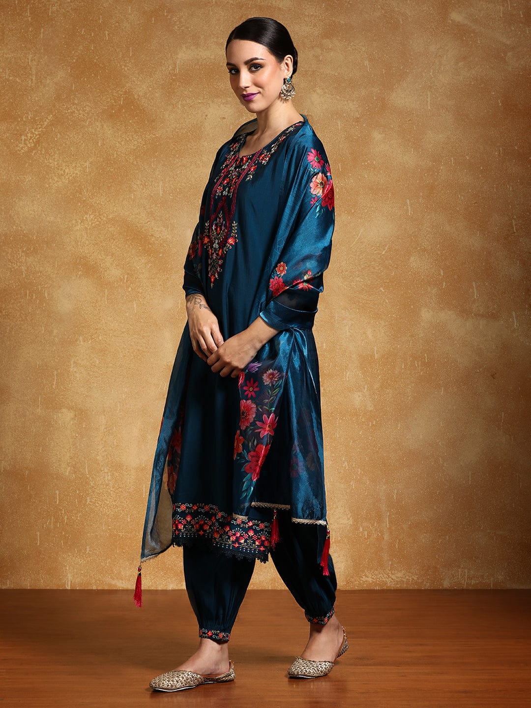 The Kurti Collection Women Floral Motif Thread Embroidered Yoke Kurta with Trouser & Dupatta