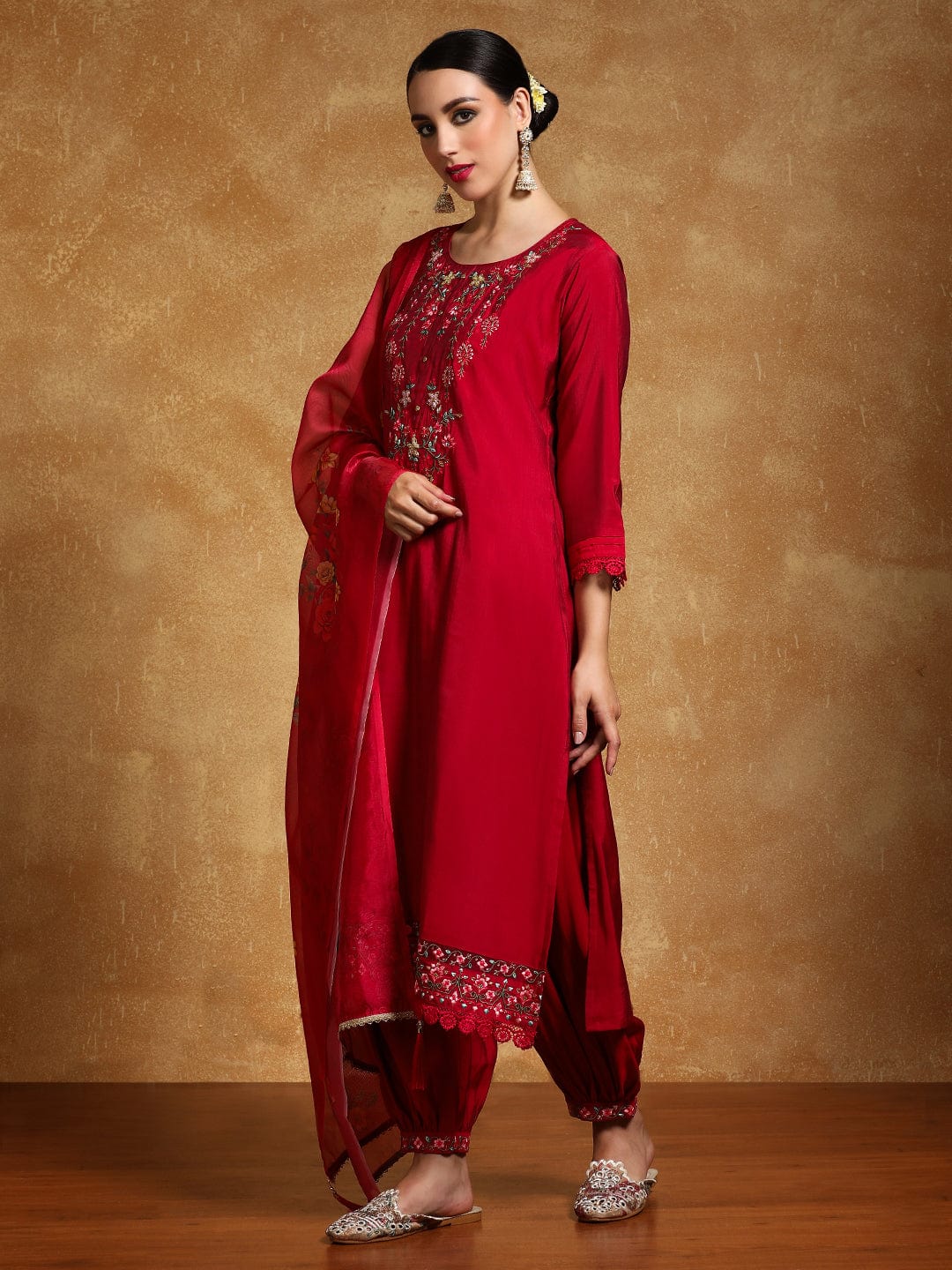 The Kurti Collection Women Floral Motif Thread Embroidered Yoke Kurta with Trouser & Dupatta