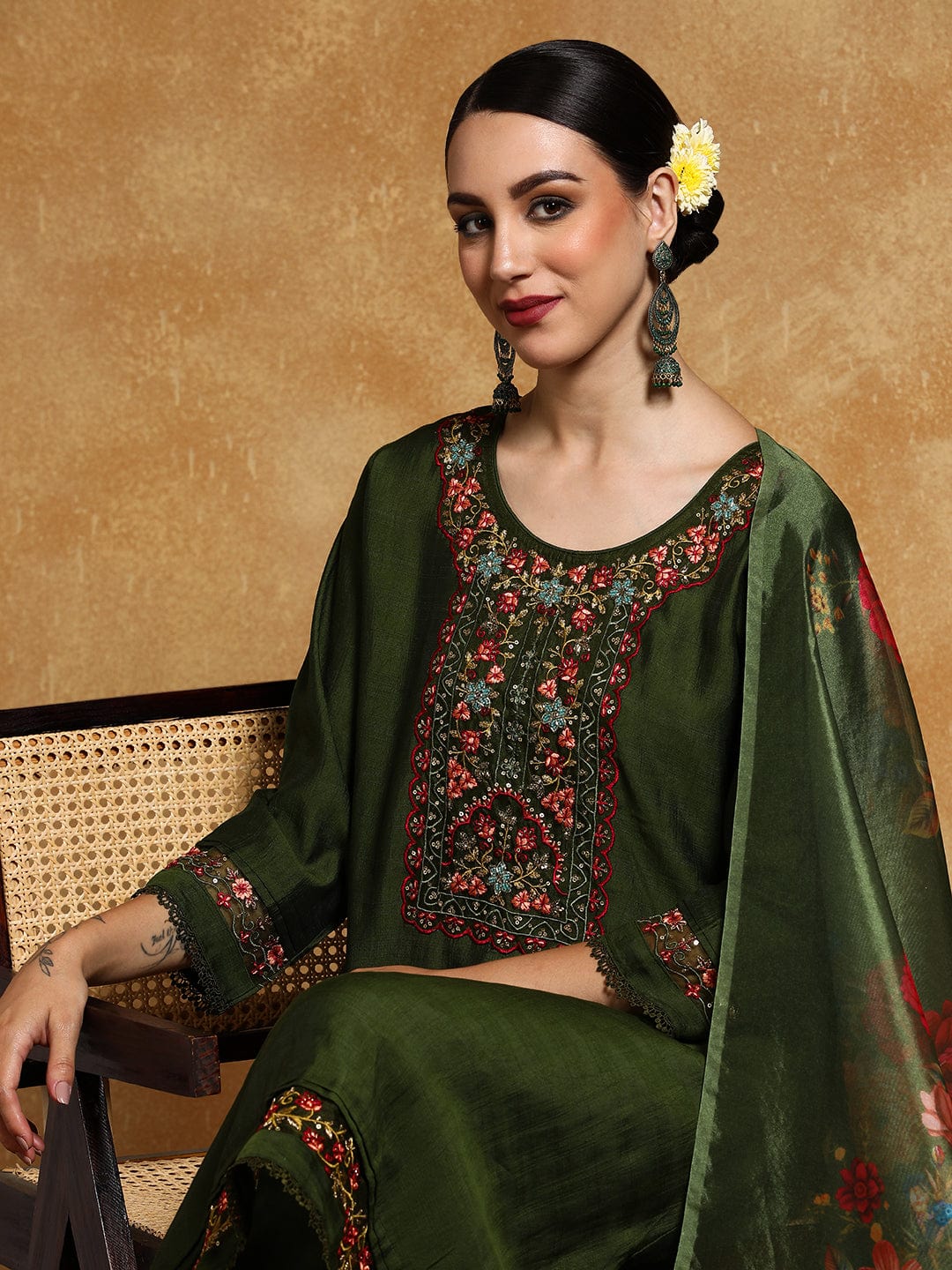 The Kurti Collection Women Floral Motif Thread Embroidered Yoke Kurta with Trouser & Dupatta