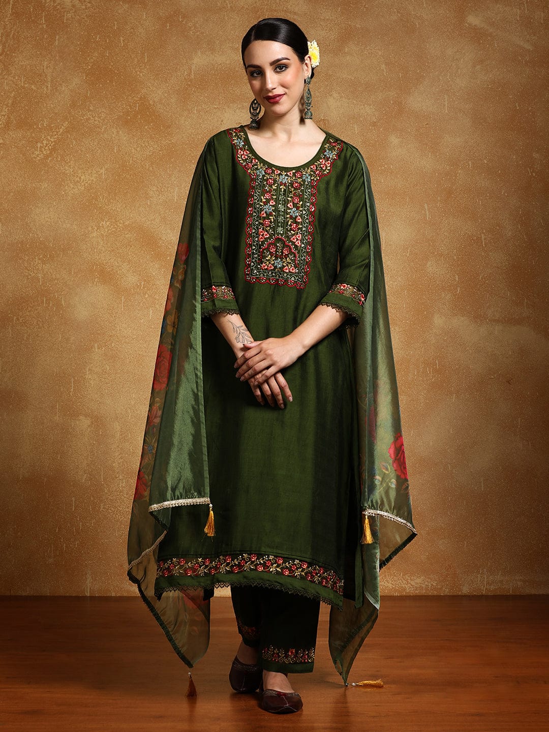 The Kurti Collection Women Floral Motif Thread Embroidered Yoke Kurta with Trouser & Dupatta