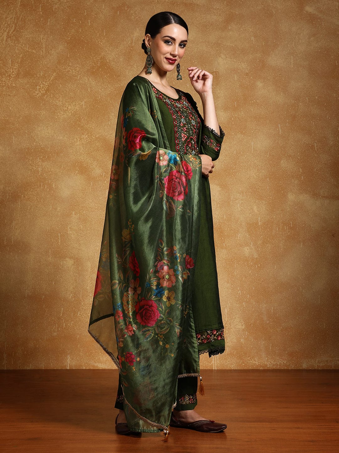 The Kurti Collection Women Floral Motif Thread Embroidered Yoke Kurta with Trouser & Dupatta