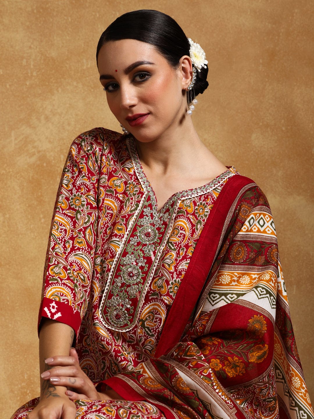 The Kurti Collection Women-Zari Detailed Ethnic Floral Printed Kurta With Trouser & Dupatta
