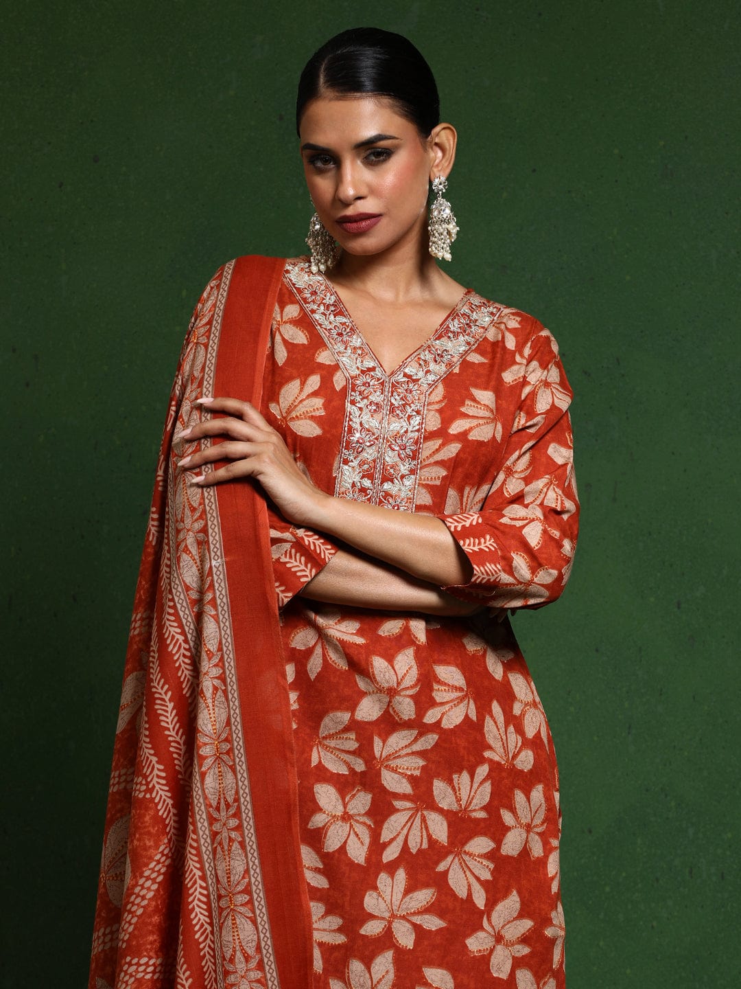 The Kurti Collection Women Floral Printed V Neck Kurta With Trouser & Dupatta