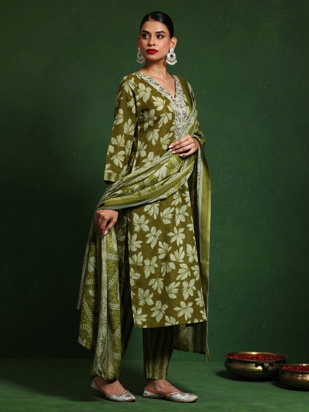 The Kurti Collection Women Floral Printed V Neck Kurta With Trouser & Dupatta